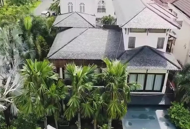 Người đẹp cho biết ở đây từ 2007 tới giờ đã 17 năm. Biệt thự của Hoa hậu Hà Kiều Kiều Anh được thiết kế theo phong cách phương Đông cổ điển.