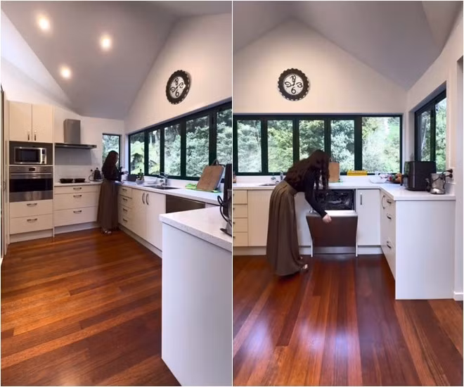 Khu bếp rộng, sử dụng gam màu trắng chủ đạo.