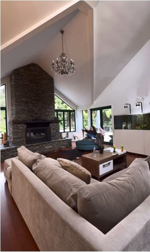 Đặc biệt, căn nhà Trương Phương đang sống khiến nhiều người thích thú bởi vừa rộng đẹp, vừa ngập tràn hơi thở thiên nhiên.