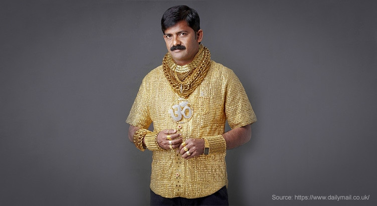 Doanh nhân Ấn Độ Datta Phuge sở hữu chiếc áo vàng nặng hơn 3 kg và trị giá 240.000 USD. 15 thợ thủ công đã làm việc để tạo ra chiếc áo trong 16 ngày. Chiếc áo được làm từ 14.000 miếng vàng 22K.
