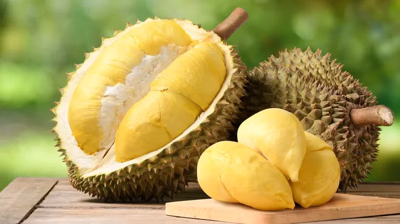 Với trọng lượng trung bình từ 2-4kg, mỗi trái sầu riêng ngon có giá từ vài trăm nghìn đồng đến cả triệu đồng.