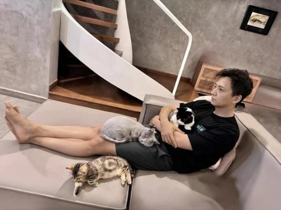 Tầng 1 là khu bếp, phòng khách, nhà ăn...