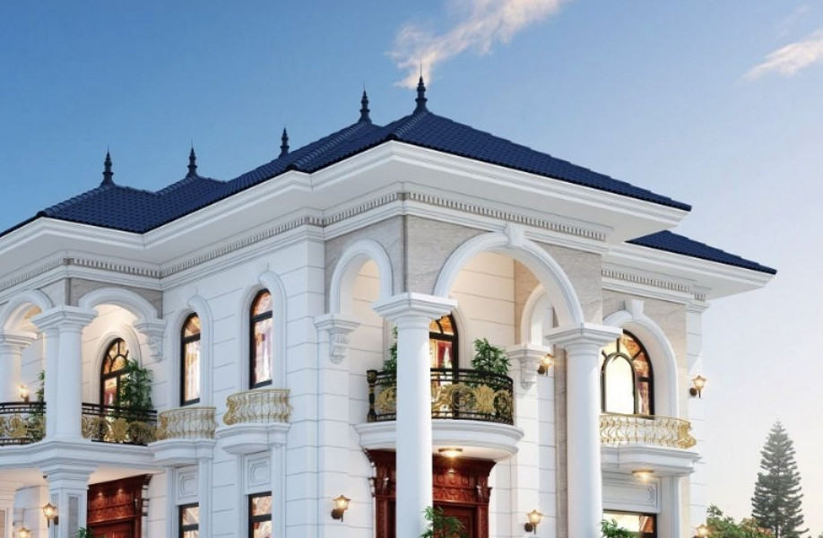 Nhà 2 tầng mái Nhật phong cách tân cổ điển mang đến không gian sống quý tộc. Hệ cột hình tròn và vòm cửa làm toát lên vẻ đẹp mềm mại, uyển chuyển. Ảnh: Thietkenha365