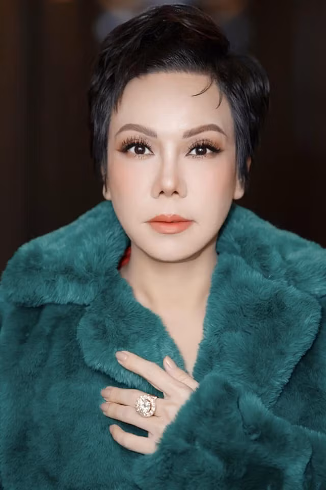 Việt Hương từng có thời gian dài ở nước ngoài, khó tránh khỏi việc tham gia trình diễn tại một vài sân khấu không phù hợp. Tuy nhiên, lâu nay Việt Hương đã về Việt Nam hoạt động. Ảnh: Người lao động