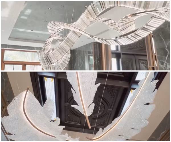 Đèn pha lê hình lông vũ và phím đàn có "1-0-2". Ảnh chụp màn hình