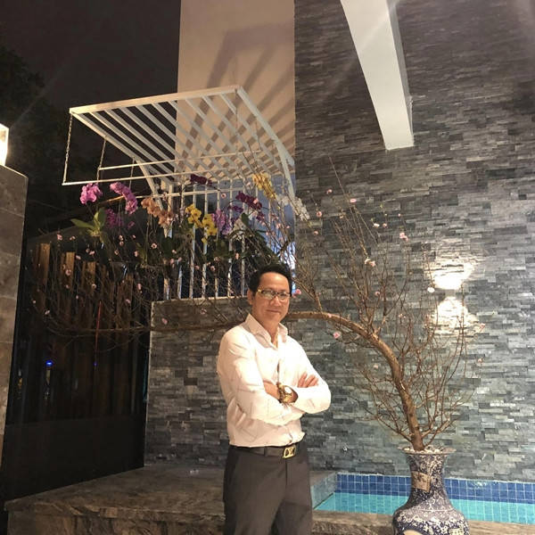 Dịp Tết, căn nhà của diễn viên Hoàng Hải trang trí nhiều hoa tươi. Ảnh: FBNV