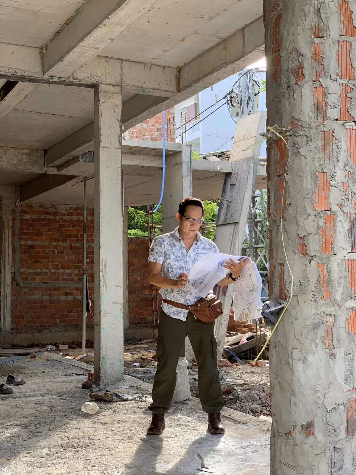 Trong quá trình xây dựng, NSƯT Hoàng Hải theo dõi sát sao và cập nhật tiến độ lên trang cá nhân. Ảnh: FBNV