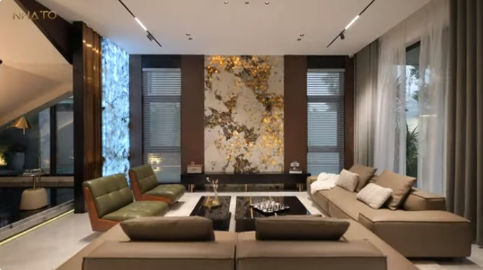 Biệt thự gồm 2 tầng, 1 tum, diện tích 1 sàn 330m2.