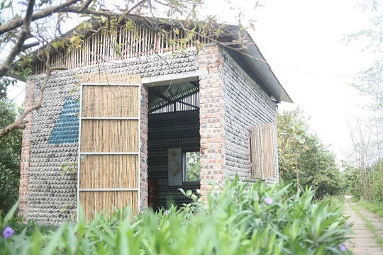 Ngôi nhà nhỏ nằm trong khuôn viên của một nông trại hữu cơ tại quận Long Biên (Hà Nội) được xem là một trong những ý tưởng độc đáo. Ảnh: Người lao động