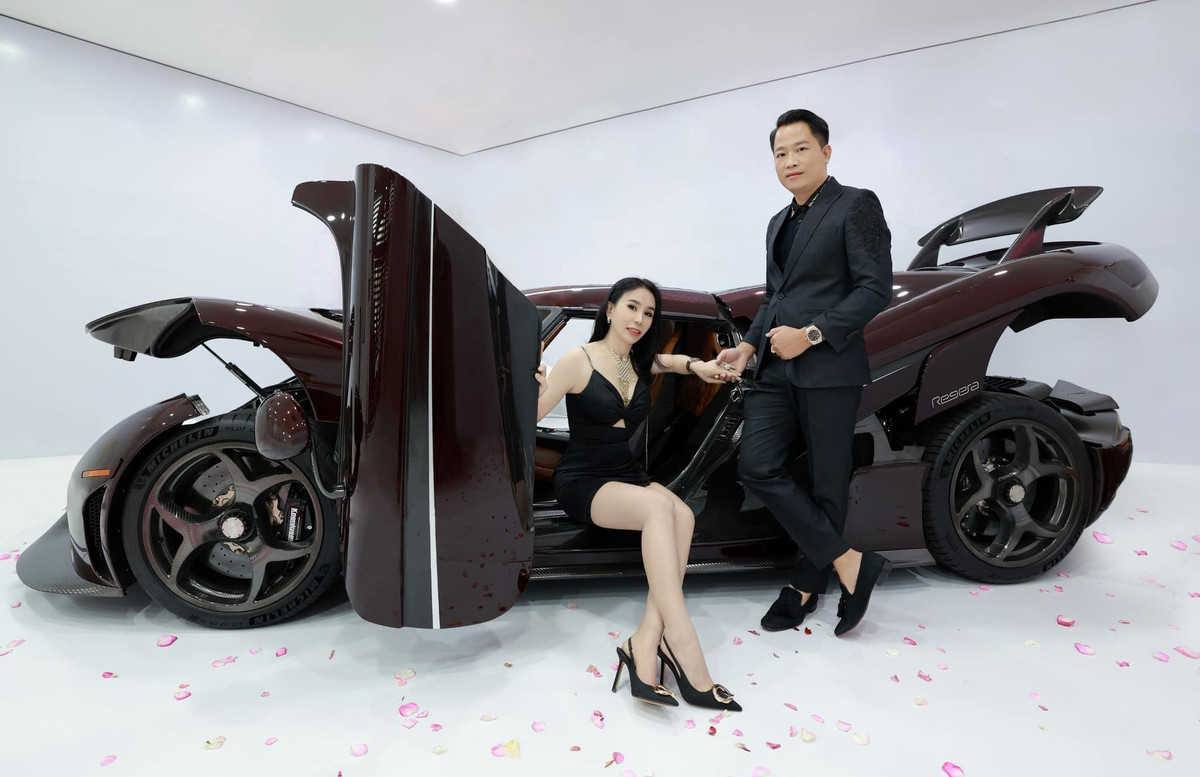 Ngoài ra, vợ chồng Phan Thị Mai và Hoàng Kim Khánh còn thường xuyên chia sẻ về thú vui chơi siêu xe, giá trị hàng trăm tỷ đồng như Lamborghini Aventador S LP 740-4, Ferrari 488 Pista Spider... Ảnh: FB Mai Lisa