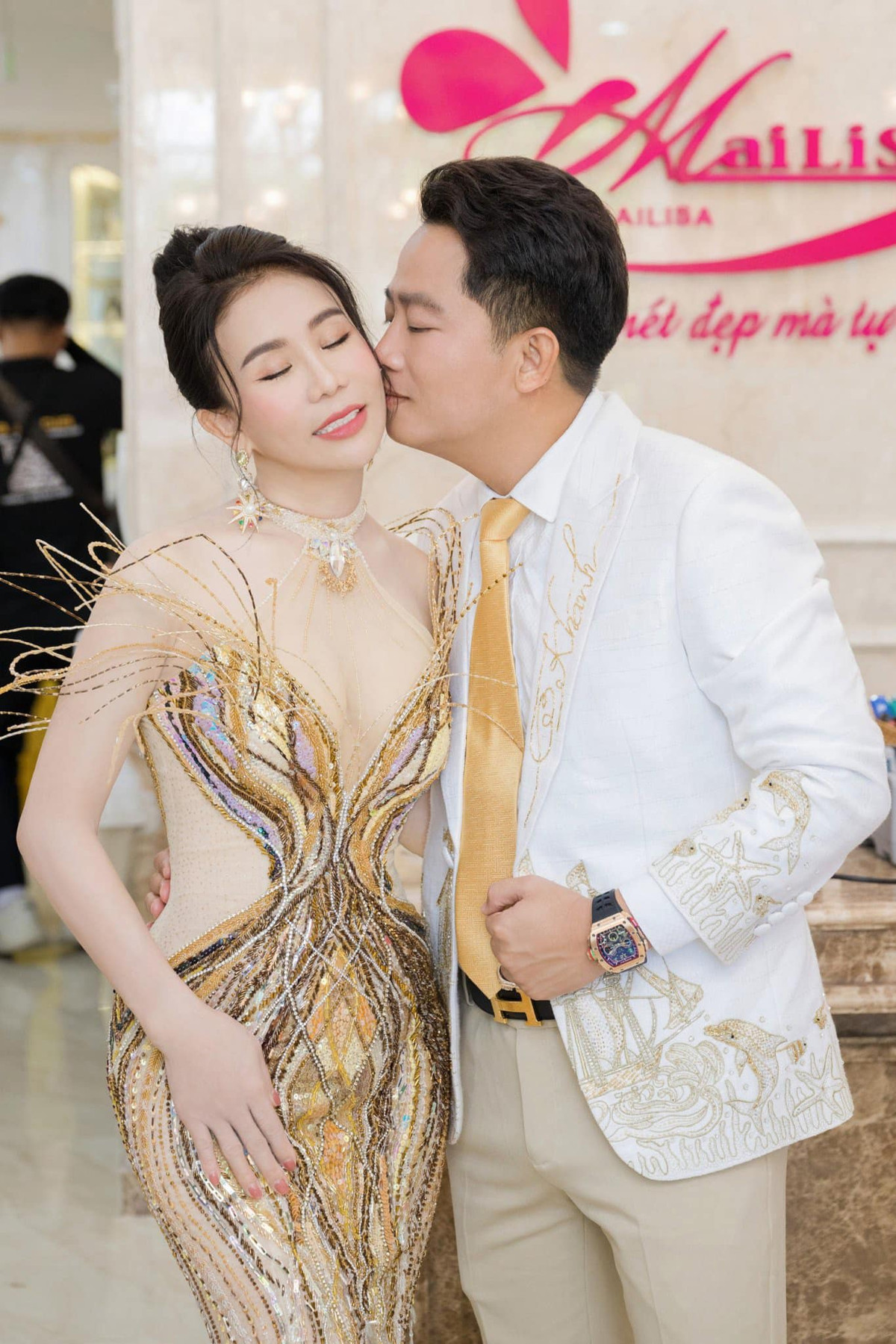 Doanh nhân Phan Thị Mai sinh năm 1975 tại Hà Tĩnh, là một nhân vật nổi bật trong lĩnh vực thẩm mỹ và làm đẹp. Bà là người sáng lập và điều hành chuỗi trung tâm thẩm mỹ mang thương hiệu Mailisa. Ảnh: FB Mai Lisa