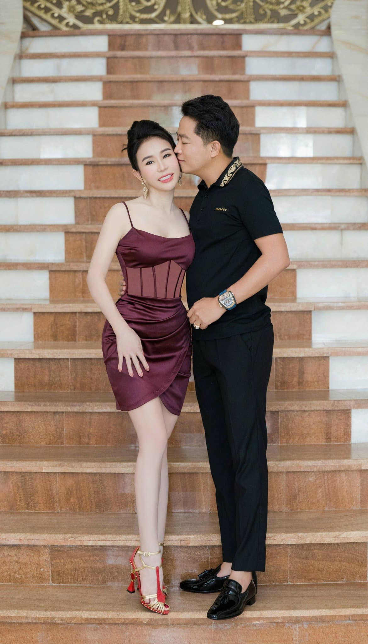 Dù gặp nhiều khó khăn ban đầu, song bà đã xây dựng một tiệm làm đẹp và sau đó mở rộng sang các dịch vụ như trang điểm, phun xăm thẩm mỹ, chăm sóc da. Ảnh: FB Mai Lisa