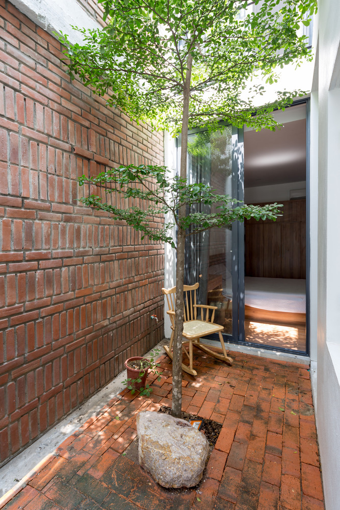 Các chi tiết nhà đều được đơn giản hóa ở mức tối đa, giúp giảm thiểu thời gian xây dựng cũng như chi phí đầu tư của gia chủ. Ảnh: Hoàng Lê