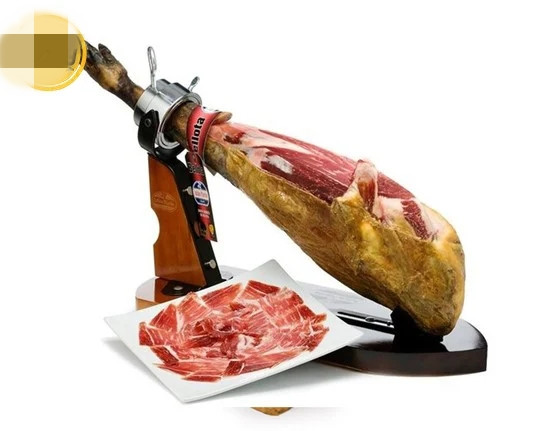 Đùi heo muối Tây Ban Nha cũng là mặt hàng được giới nhà giàu chọn làm quà biếu Tết. Đùi heo muối là một trong những loại thịt heo muối đắt nhất thế giới. Ảnh: Internet