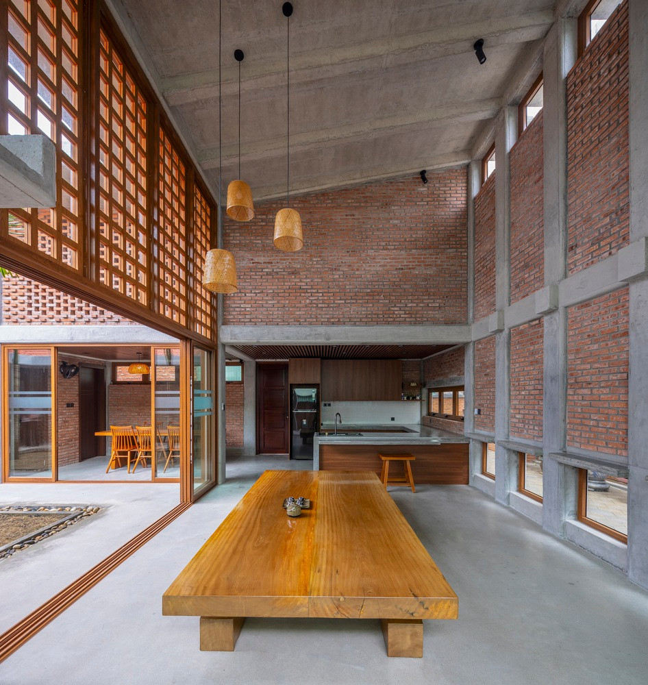 Do đó, kiến trúc sư đặt mục tiêu tạo ra một không gian nhà ở kết nối với thiên nhiên và với những người sống xung quanh.