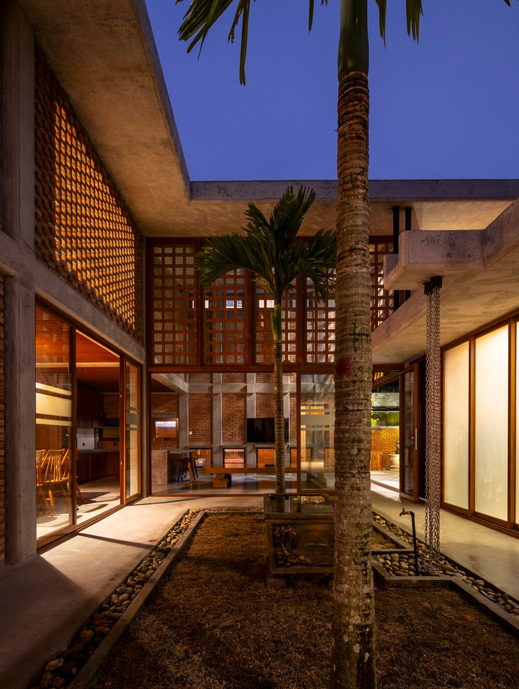 Nhóm kiến trúc sư cũng khôi phục tinh hoa từ những ngôi nhà truyền thống của nông thôn Việt Nam, đặc biệt là nhà ba gian.