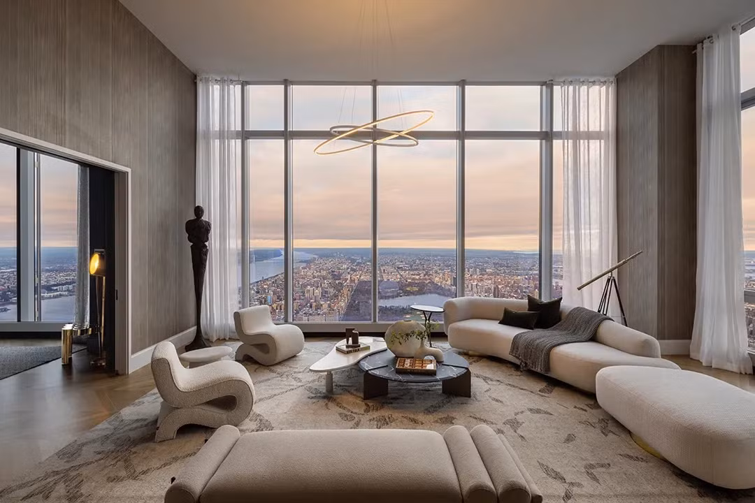 Phòng khách với tầm nhìn toàn cảnh thành phố. Ảnh: Cottagesgardens
