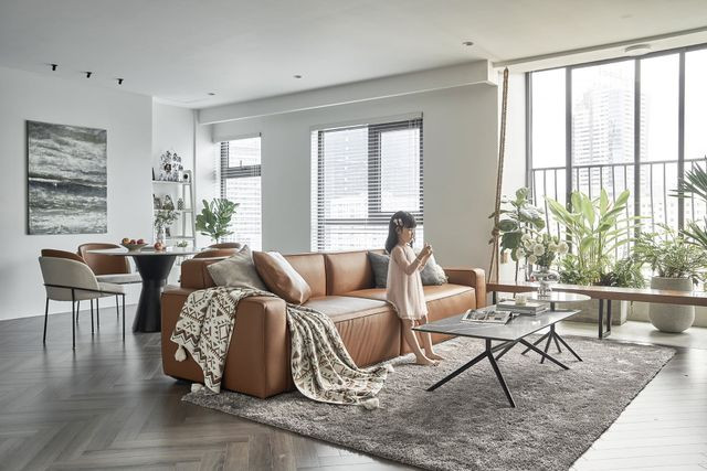 Căn hộ của BTV Quốc Khánh có diện tích 150m2, gồm 3 phòng ngủ, là nơi sống của 5 thành viên.