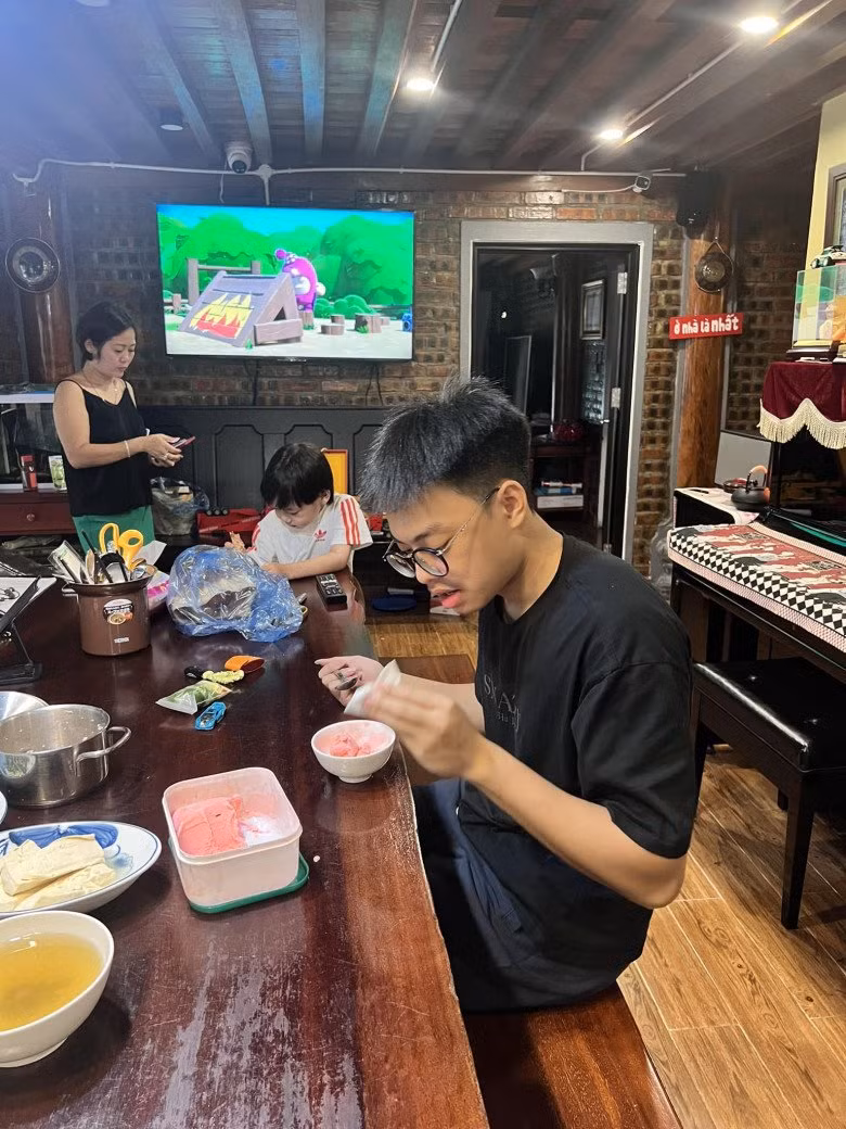 Tường gạch mộc cũng phảng phất nét hoài cổ.