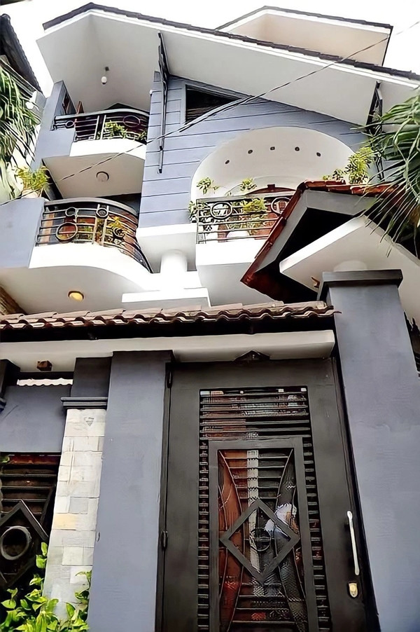 Trước kia, vợ chồng Lý Hải - Minh Hà cùng các con sống trong ngôi nhà ở trung tâm TP.HCM trị giá lên đến 40 tỷ đồng.