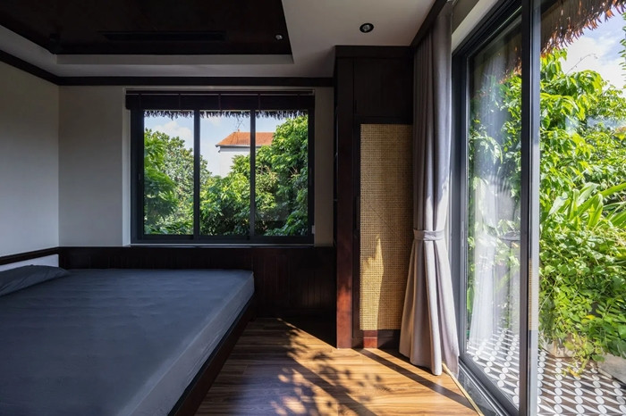 Mỗi ban công đều ngập tràn cây xanh, giúp bầu không khí thêm trong lành. Ảnh: Triệu Chiến