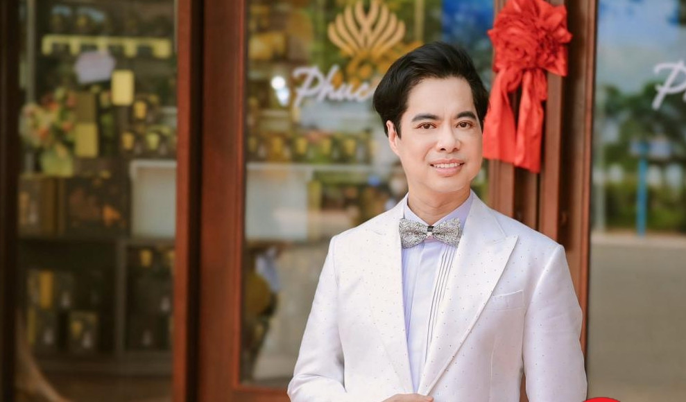 Ngọc Sơn tiết lộ: "Dù làm chủ tịch bao nhiêu công ty, kiếm được bao nhiêu tiền, tôi cũng đem làm từ thiện thôi. Tôi không mong làm giàu cho bản thân nữa, chỉ mong có chút lợi nhuận trong kinh doanh để đem giúp đời, giúp người". Ảnh: Saostar