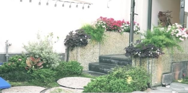 Cách đây 5 năm, trước khi lên đường sang Mỹ du học, Hương Tràm đã hoàn tất việc mua đất cũng như xây dựng một căn biệt thự khang trang, sang trọng rộng 100m2, gồm 4 tầng sử dụng. Ảnh: FBNV