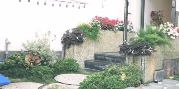 Cách đây 5 năm, trước khi lên đường sang Mỹ du học, Hương Tràm đã hoàn tất việc mua đất cũng như xây dựng một căn biệt thự khang trang, sang trọng rộng 100m2, gồm 4 tầng sử dụng. Ảnh: FBNV