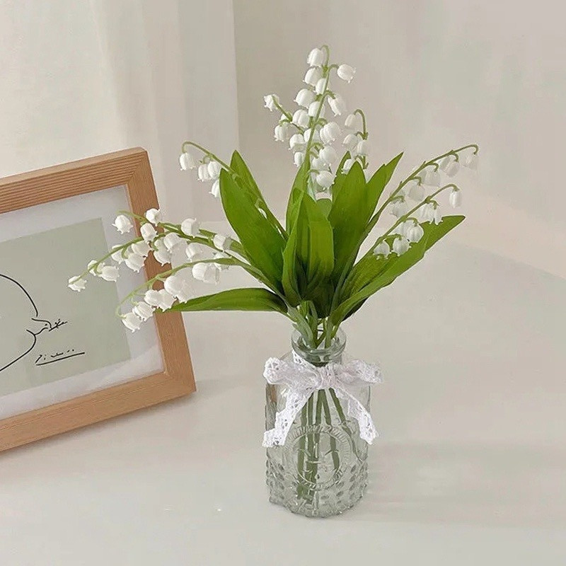 Theo bảng xếp hạng của Knowinsiders - trang phổ biến kiến thức cơ bản, thuộc tổ chức The Morning Planet Digital Media Corp, linh lan được xếp thứ 9 trong top 10 loài hoa đắt nhất thế giới, với giá từ 15 đến 50 USD mỗi bó. Ảnh: Shopee