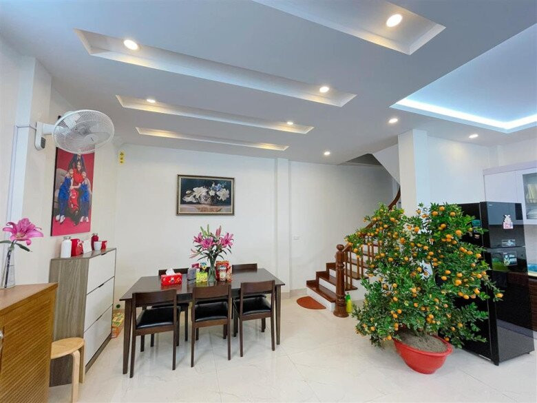 Căn nhà này của MC Hoàng Linh có mặt tiền 6,63 mét, nở hậu 6,76 mét, đường trước nhà 3,5 mét, rộng 41 mét vuông. Ảnh: FB Nguyen Hoang Linh