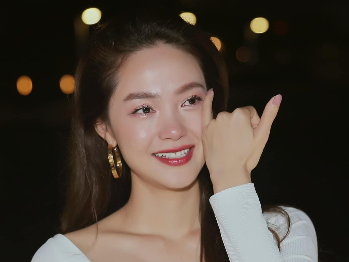 Minh Hằng là một trong những ngôi sao được trả cát-xê cao trong showbiz Việt. Ngoài diễn xuất, Minh Hằng tiếp tục lấn sân sang lĩnh vực ca hát, sản xuất phim và thu về hàng chục tỷ.