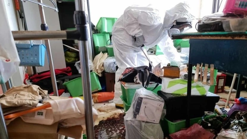 Công việc dọn dẹp hiện trường án mạng đặt ra những thách thức không nhỏ đối với người thực hiện. Người làm nghề này phải loại bỏ mọi vết tích của án mạng tại hiện trường như vết máu trên tường và sàn nhà, thậm chí họ phải dọn dẹp các thi thể.