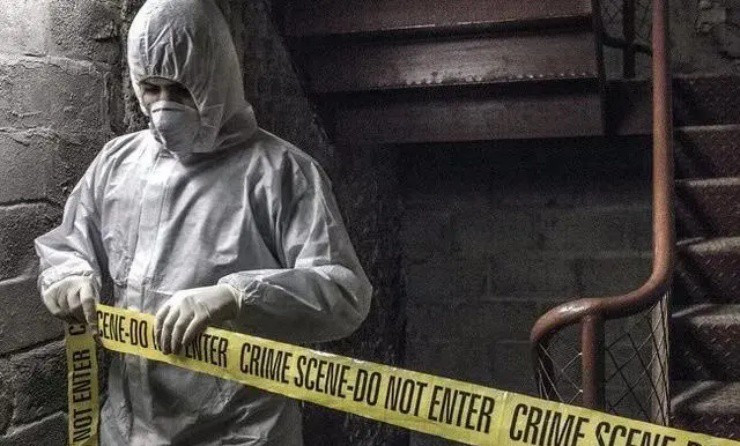 Phần khó khăn nhất của công việc này là mùi khó chịu của thi thể. Nếu thi thể được phát hiện vài ngày sau khi tử vong, thì ngay cả khi dùng mặt nạ phòng độc vẫn có thể ngửi thấy mùi xác phân hủy.