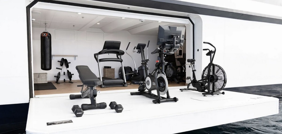  Du thuyền Wayfinder được bố trí thêm phòng tập thể dục ở boong dưới với các trang thiết bị đầy đủ để rèn luyện sức khỏe trị giá hàng triệu đô la. Ảnh: Boatinternational