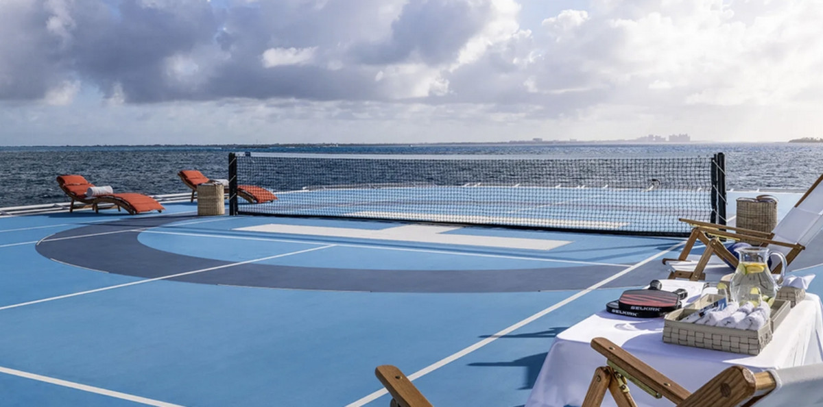 Phòng chờ trực thăng cũng được thiết kế vị trí đẹp để theo dõi trận đấu, tạo cảm giác như đang ở trung tâm sân vận động. Ảnh: Boatinternational