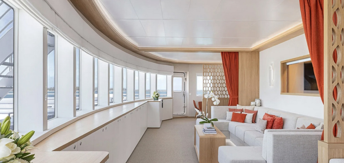 Du thuyền sở hữu nội thất rộng 1.003 mét vuông bao gồm cabin của thủy thủ đoàn và khách, văn phòng, nhà bếp, phòng ăn, phòng khách và một khoang phòng bệnh. Ảnh: Boatinternational