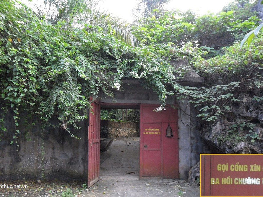 Ông Đức nổi tiếng không chỉ vì nuôi gấu mà còn tự mình xây dựng một trang trại, trong đó có khu lăng mộ chờ ướp xác mình. Ảnh: Tiền phong