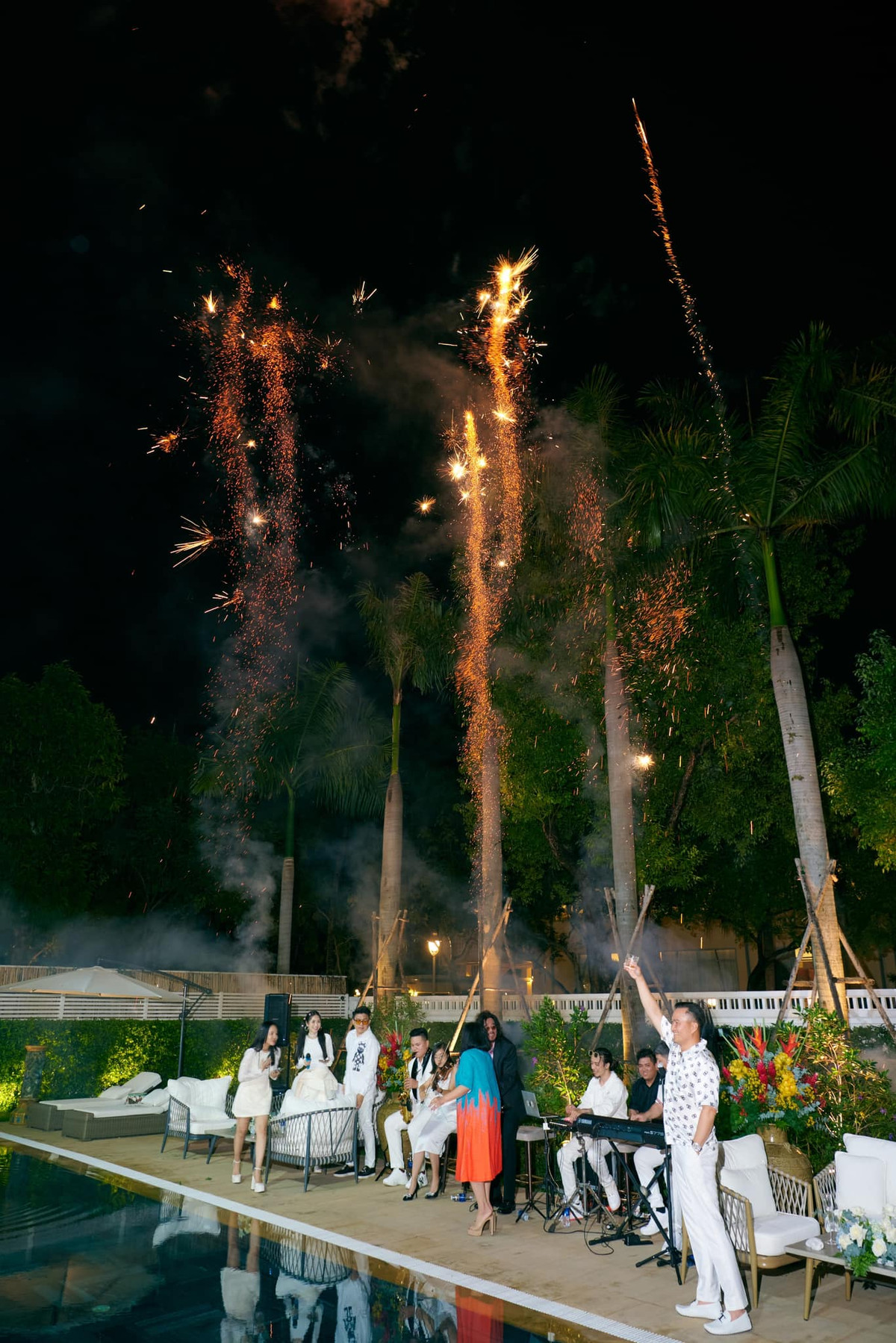 Cơ ngơi của Chi Bảo - Lý Thùy Chang hoàn thiện vào giữa năm 2023, được thiết kế riêng theo phong cách hiện đại, có hồ bơi, diện tích rộng đủ để tổ chức tiệc với vài chục khách mời.