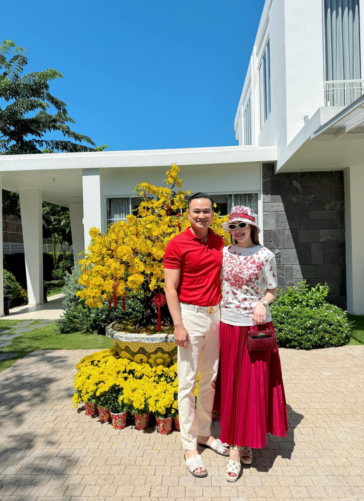 Diễn viên Chi Bảo và bà xã doanh nhân Lý Thùy Chang đang sống trong một căn biệt thự sân vườn ở Quận 2 (TP HCM).