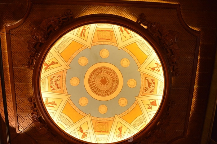 Vòm trần đại sảnh bằng đá gây choáng ngợp. Ảnh: Tiền phong