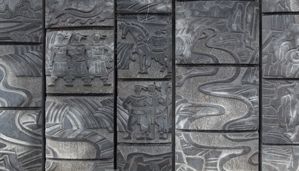 Việc xây dựng tòa lâu đài tốn nhiều thời gian bởi các công đoạn lắp ghép đá tỉ mỉ và chi tiết để đảm bảo an toàn và tính thẩm mĩ. Ảnh: Tiền phong