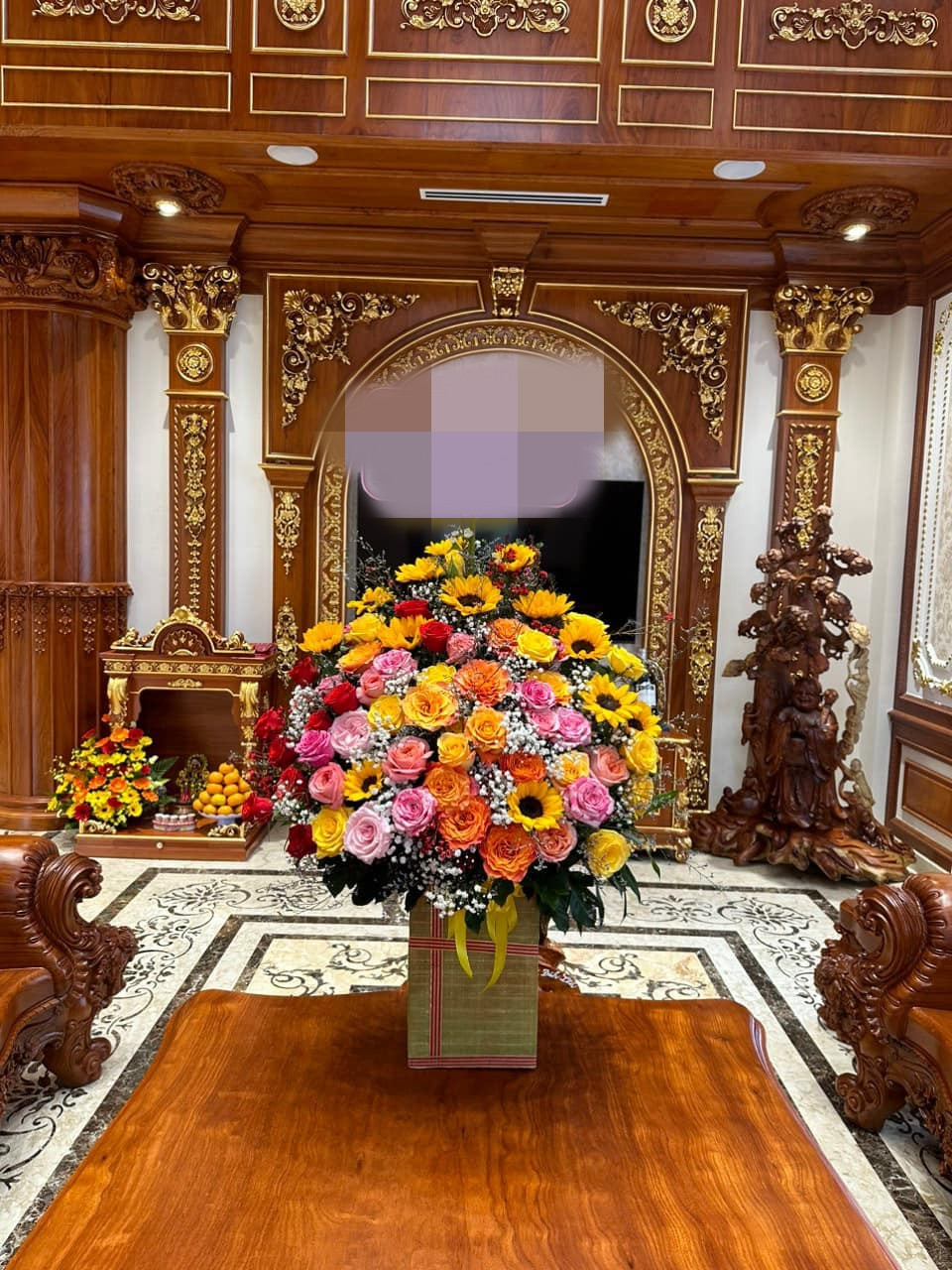 Dinh thự Lang Truyền có tổng chiều cao 28m, gồm một trệt, một lầu, một lửng, một tum, 6 phòng ngủ. Ảnh: FB Dinh Thự Lang Truyền