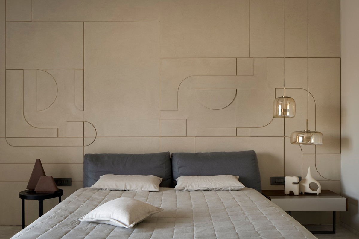 Phòng ngủ có gam màu trung tính chủ đạo. Ảnh: Ekansh Goel