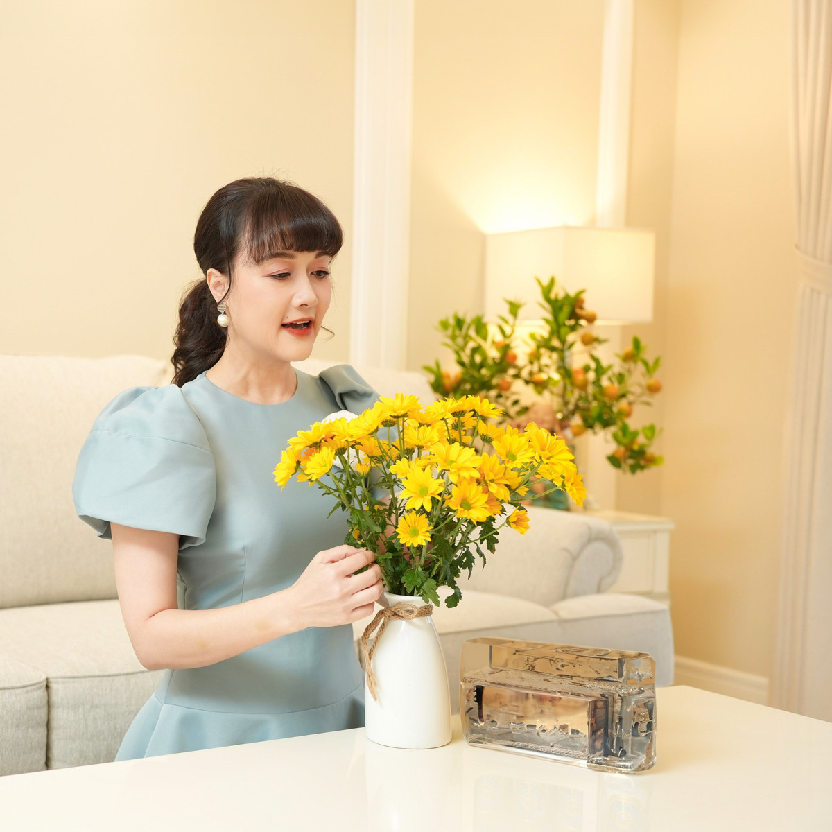 Trước đây, nghệ sĩ Vân Dung sống cùng gia đình ở nhà mặt đất nhưng sau đó cô quyết định chuyển sang chung cư sinh sống để có không gian thoải mái nhất, và gần bố mẹ để tiện đường sang chăm sóc. Ảnh: FB Vân Dung