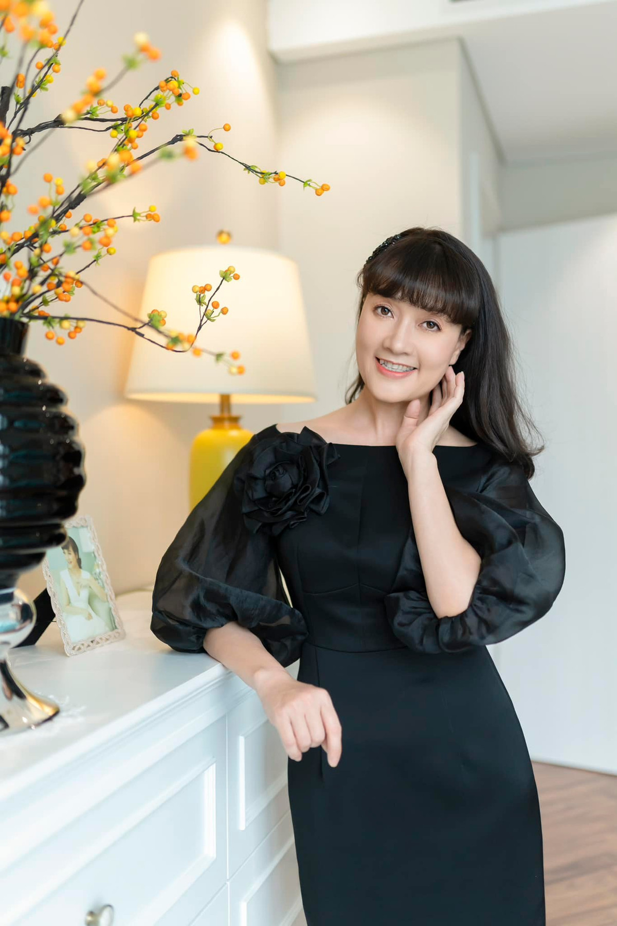  Vân Dung là nữ nghệ sĩ hài hiếm hoi của miền Bắc nổi tiếng suốt hơn 20 năm qua. Dù hạn chế chia sẻ cuộc sống riêng tư nhưng vẫn có tin đồn Vân Dung sở hữu nhiều bất động sản đắt đỏ. Ảnh: FB Vân Dung