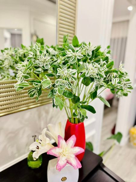 Tất cả đều do tự tay nữ BTV cắm, rất đẹp và tinh tế. Ảnh: FB Trần Minh Trang