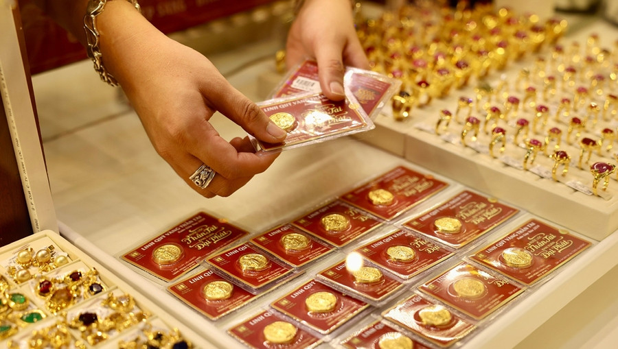 Gia vang hom nay 26/6: Quay dau lao doc?