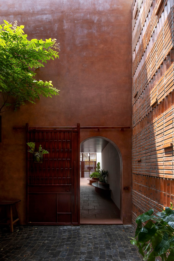 Trong kiến trúc nhà ở truyền thống Tây Nam Bộ, vị trí của từng không gian phản ánh vai trò của chúng trong quan niệm về lối sống của gia chủ. Ảnh: Hoang Le