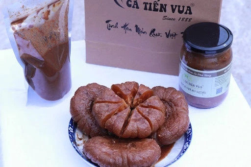 Ngỡ chỉ là món ăn dân dã, đại diện cho một thời kỳ đói khổ, giờ đây cà dầm tương bỗng trở thành đặc sản nổi tiếng, được nhiều người tìm mua với giá đắt đỏ. Ảnh: Vietnamnet