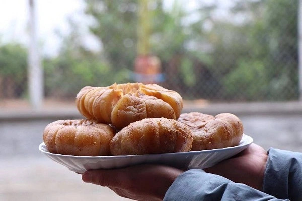 Trên thị trường, cà dầm tương trọng lượng từ 0,5-1kg có giá 50.000 đồng/quả. Trung bình mỗi năm, một gia đình ở làng Tam Hiệp, Phúc Thọ (Hà Nội) sản xuất từ 1,5-2 tấn cà, thu về hơn 100 triệu đồng. Ảnh: Chinhphu